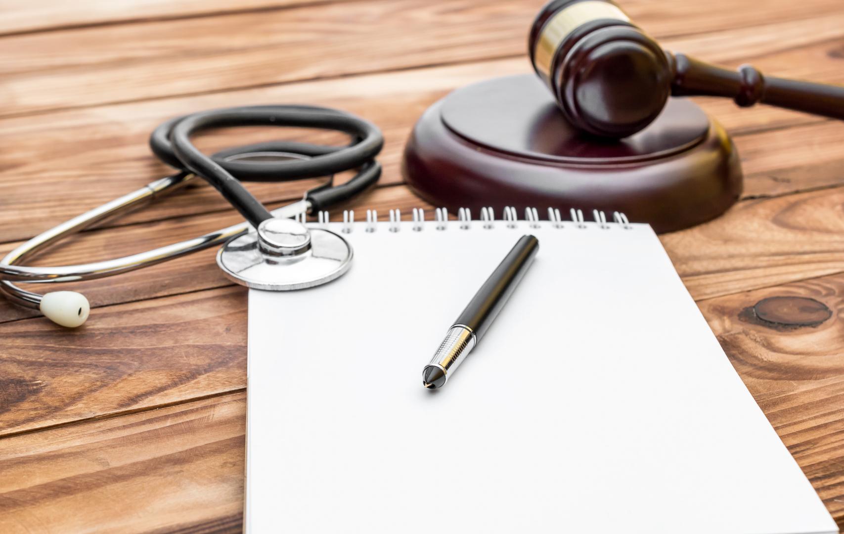 Comprendre les nuances des responsabilités juridiques des professionnels de santé